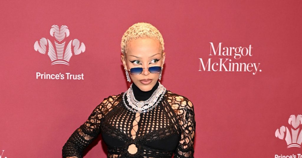 Doja Cat’s Bat Tattoo Addresses Her Entire Back again & She Spelled out Its That means