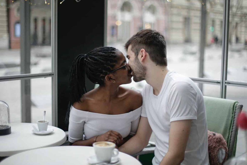 Why there is nothing mistaken with coffee dates: 4 functional on-line dating tips